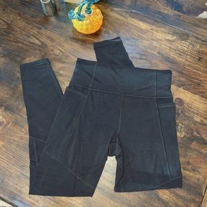 Athleta black size small leggings with side pockets and ribbed detailing